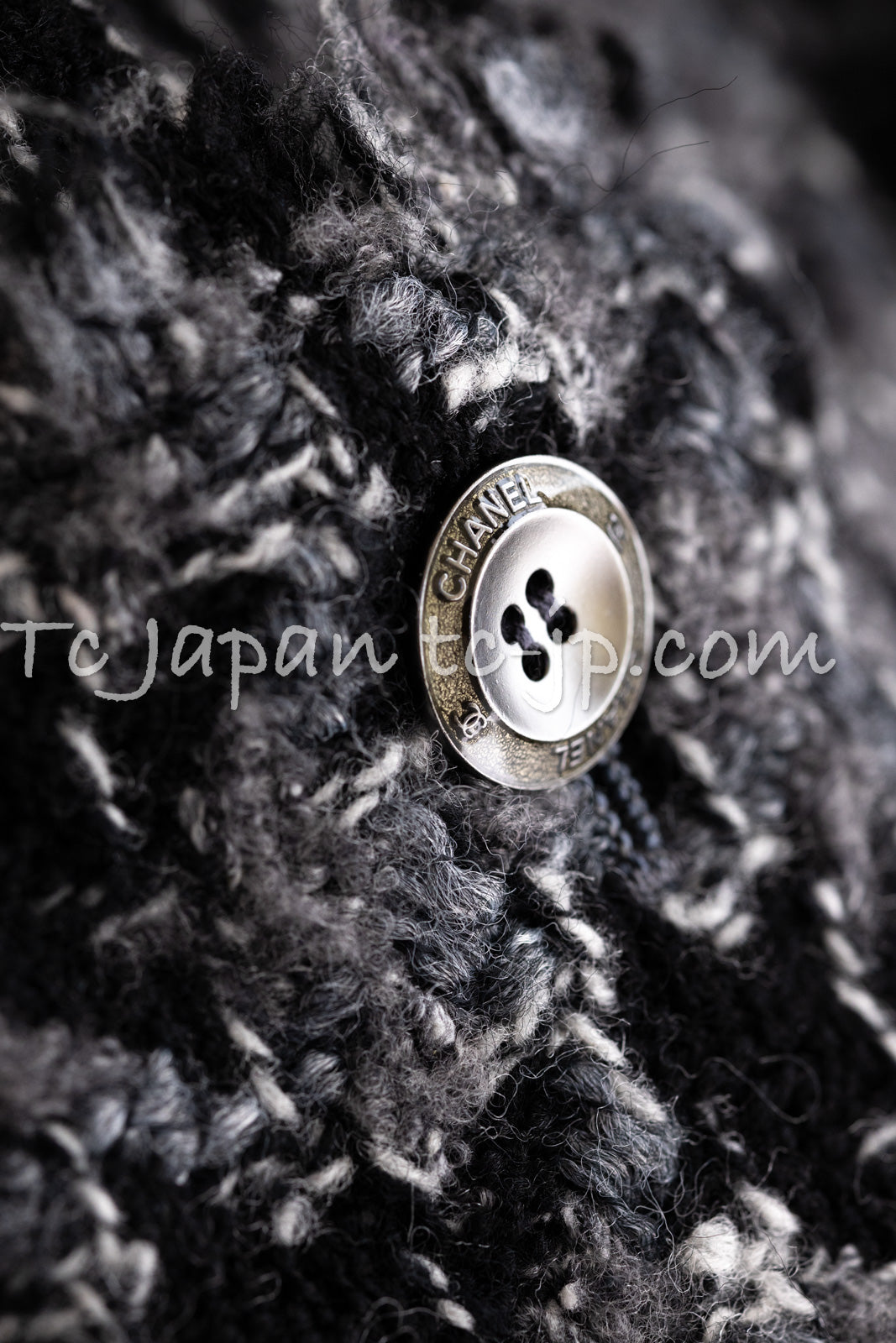 CHANEL 06A Gray Black Houndstooth Wool Silk Tweed Collarless Jacket 38 40 シャネル グレー ブラック 千鳥格子 ウール シルク ツイード ノーカラー ジャケット 即発