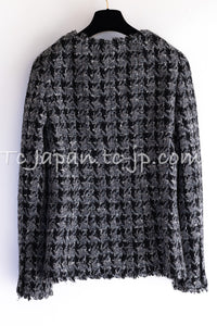 CHANEL 06A Gray Black Houndstooth Wool Silk Tweed Collarless Jacket 38 40 シャネル グレー ブラック 千鳥格子 ウール シルク ツイード ノーカラー ジャケット 即発