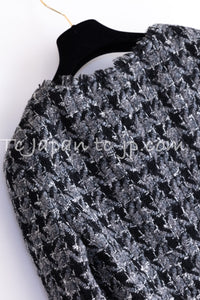 CHANEL 06A Gray Black Houndstooth Wool Silk Tweed Collarless Jacket 38 40 シャネル グレー ブラック 千鳥格子 ウール シルク ツイード ノーカラー ジャケット 即発
