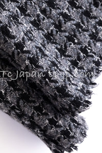 CHANEL 06A Gray Black Houndstooth Wool Silk Tweed Collarless Jacket 38 40 シャネル グレー ブラック 千鳥格子 ウール シルク ツイード ノーカラー ジャケット 即発