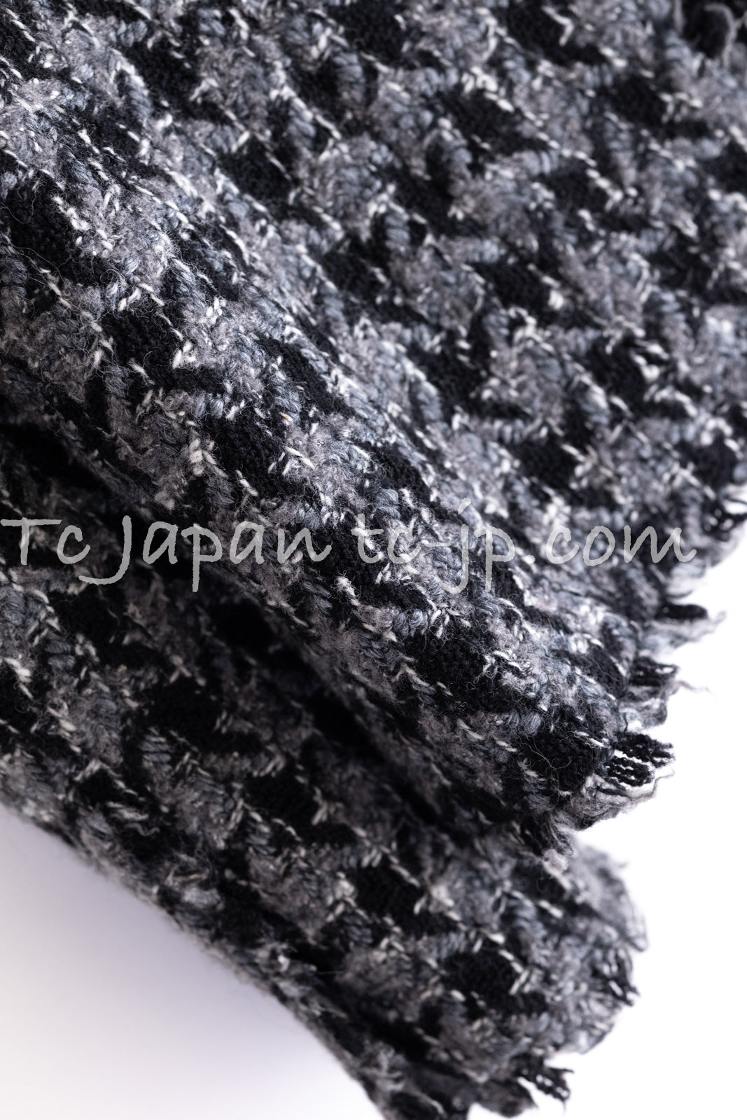 CHANEL 06A Gray Black Houndstooth Wool Silk Tweed Collarless Jacket 38 40 シャネル グレー ブラック 千鳥格子 ウール シルク ツイード ノーカラー ジャケット 即発