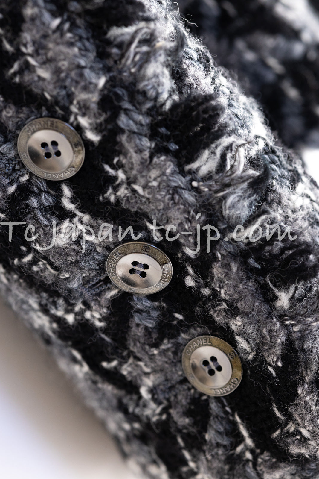 CHANEL 06A Gray Black Houndstooth Wool Silk Tweed Collarless Jacket 38 40 シャネル グレー ブラック 千鳥格子 ウール シルク ツイード ノーカラー ジャケット 即発
