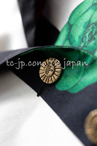 CHANEL 88S Vintage Black Bold Striped Camellia Print Cotton Runway Shirt Jacket 36 38 シャネル ヴィンテージ ブラック カラフル ストライプ カメリア コットン ランウェイ シャツ ジャケット 即発