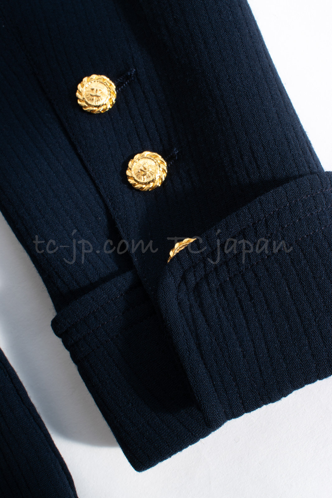 CHANEL 89S Collectible Vintage Navy Wool Belted Tweed Jacket Skirt Suit Gigi 36 38 シャネル 限定版 Gigi ヴィンテージ ネイビー ウール ベルト付 ツイード ジャケット スカート スーツ 即発