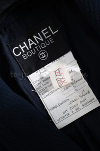 CHANEL 89S Collectible Vintage Navy Wool Belted Tweed Jacket Skirt Suit Gigi 36 38 シャネル 限定版 Gigi ヴィンテージ ネイビー ウール ベルト付 ツイード ジャケット スカート スーツ 即発