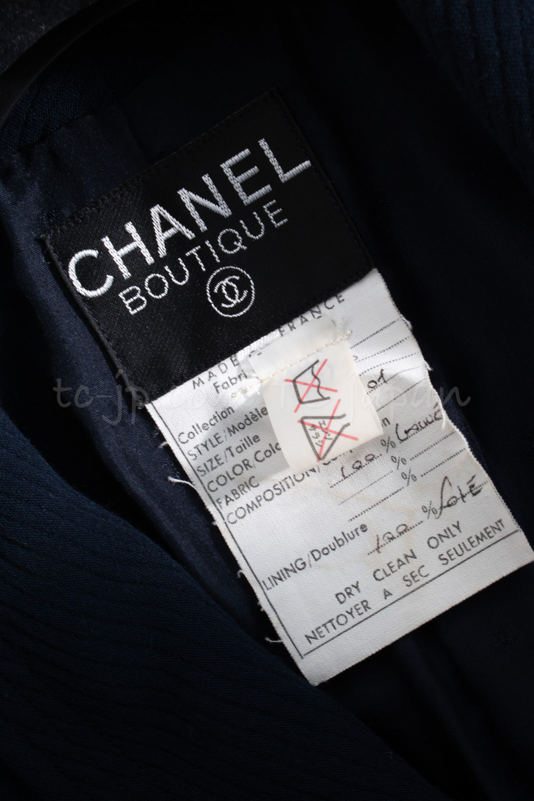 CHANEL 89S Collectible Vintage Navy Wool Belted Tweed Jacket Skirt Suit Gigi 36 38 シャネル 限定版 Gigi ヴィンテージ ネイビー ウール ベルト付 ツイード ジャケット スカート スーツ 即発
