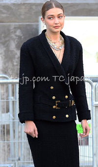 CHANEL 89S Collectible Vintage Navy Wool Belted Tweed Jacket Skirt Suit Gigi 36 38 シャネル 限定版 Gigi ヴィンテージ ネイビー ウール ベルト付 ツイード ジャケット スカート スーツ 即発