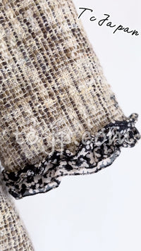 CHANEL 03S Beige Cotton Ruffled Floral Trim Tweed Jacket 36 38 シャネル ベージュ コットン ラッフル フローラルトリム ツイード ジャケット 即発