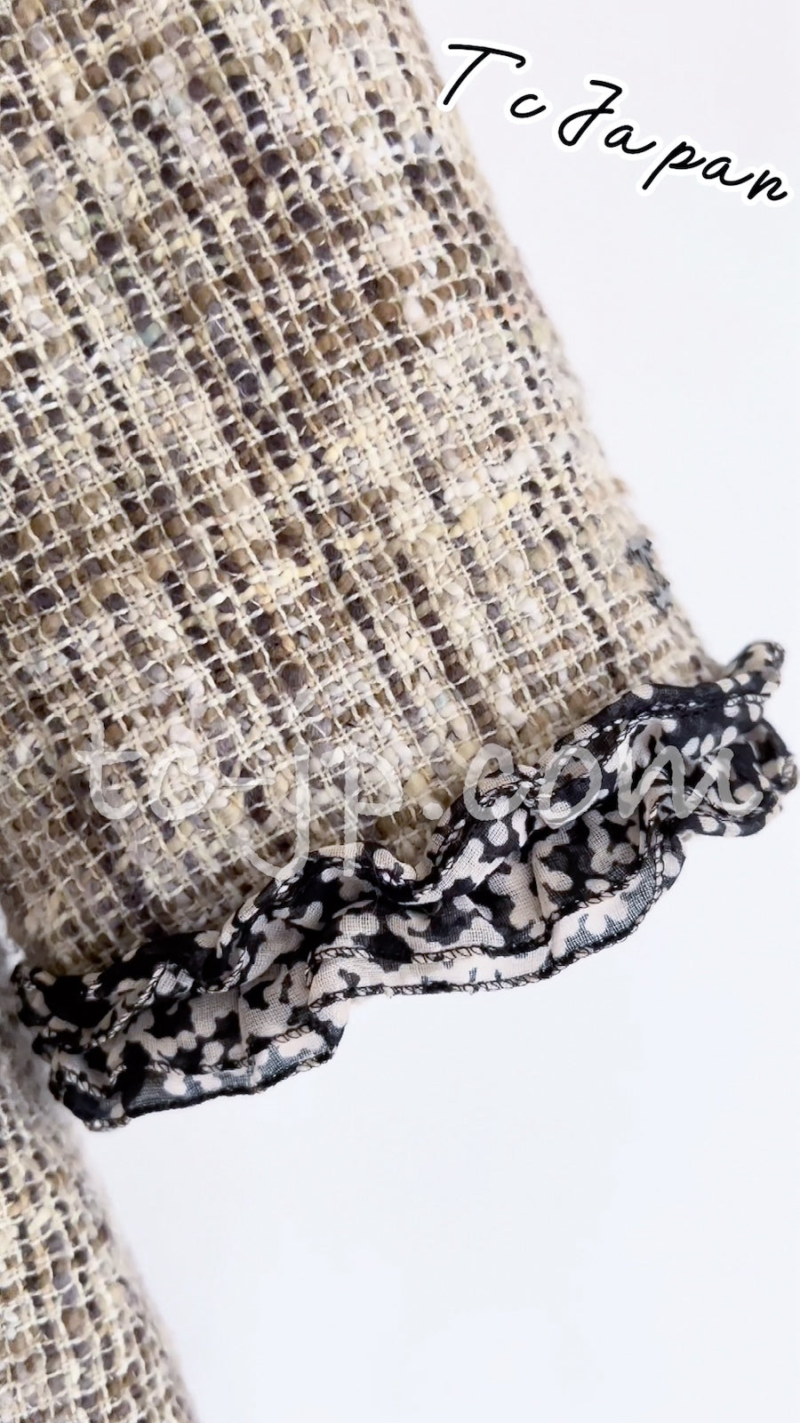 CHANEL 03S Beige Cotton Ruffled Floral Trim Tweed Jacket 36 38 シャネル ベージュ コットン ラッフル フローラルトリム ツイード ジャケット 即発