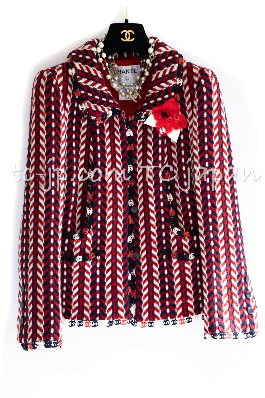 CHANEL 04A Red Navy Tricolore Wool Tweed Many CC Logo Trim Jacket 36 ④ シャネル レッド トリコロール ウール 限定版 コレクティブル ツイード ジャケット CCマーク多数 カメリアブローチ付 即発