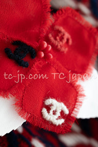 CHANEL 04A Red Navy Tricolore Wool Tweed Many CC Logo Trim Jacket 36 ④ シャネル レッド トリコロール ウール 限定版 コレクティブル ツイード ジャケット CCマーク多数 カメリアブローチ付 即発