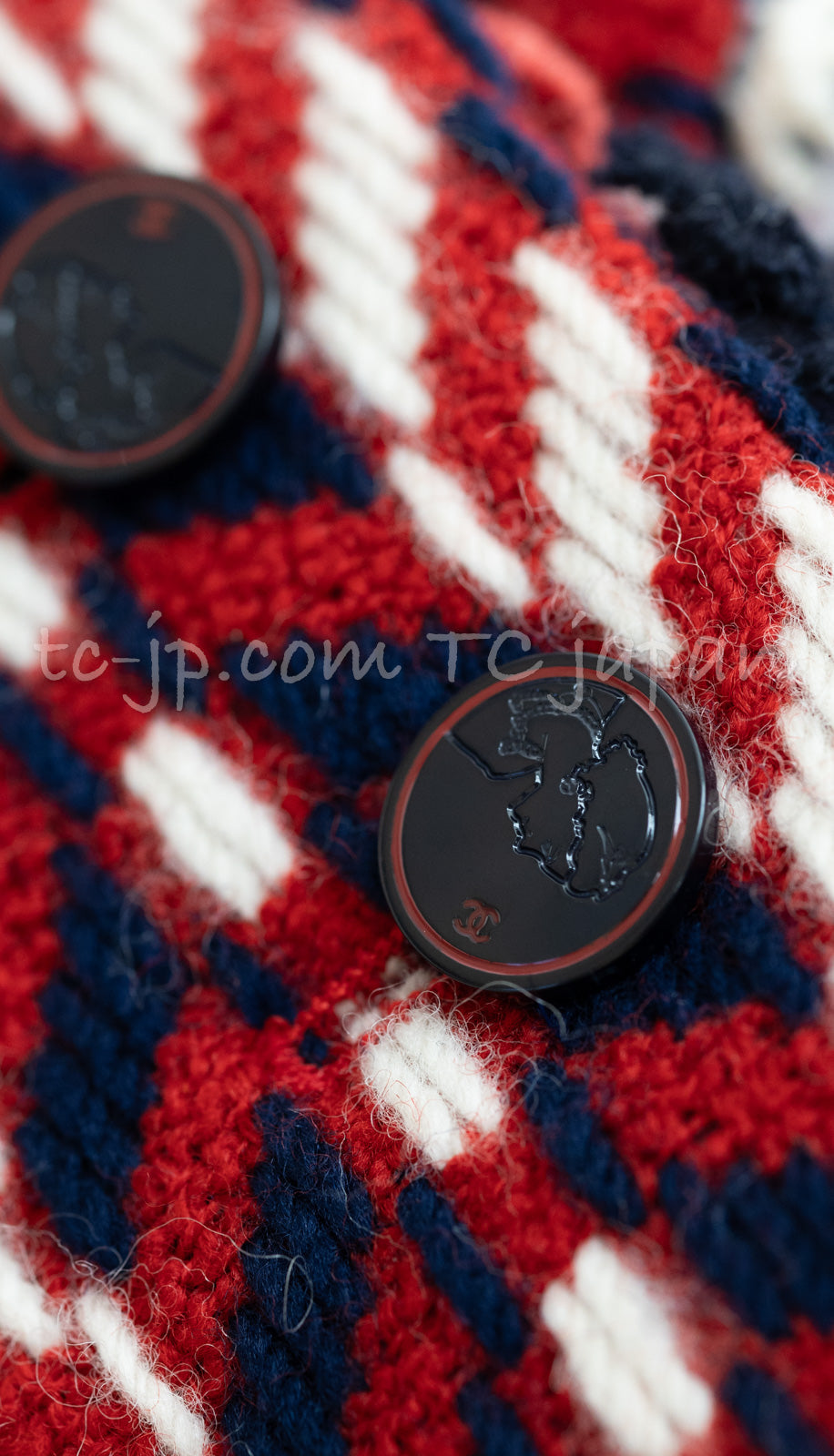 CHANEL 04A Red Navy Tricolore Wool Tweed Many CC Logo Trim Jacket 36 ④ シャネル レッド トリコロール ウール 限定版 コレクティブル ツイード ジャケット CCマーク多数 カメリアブローチ付 即発