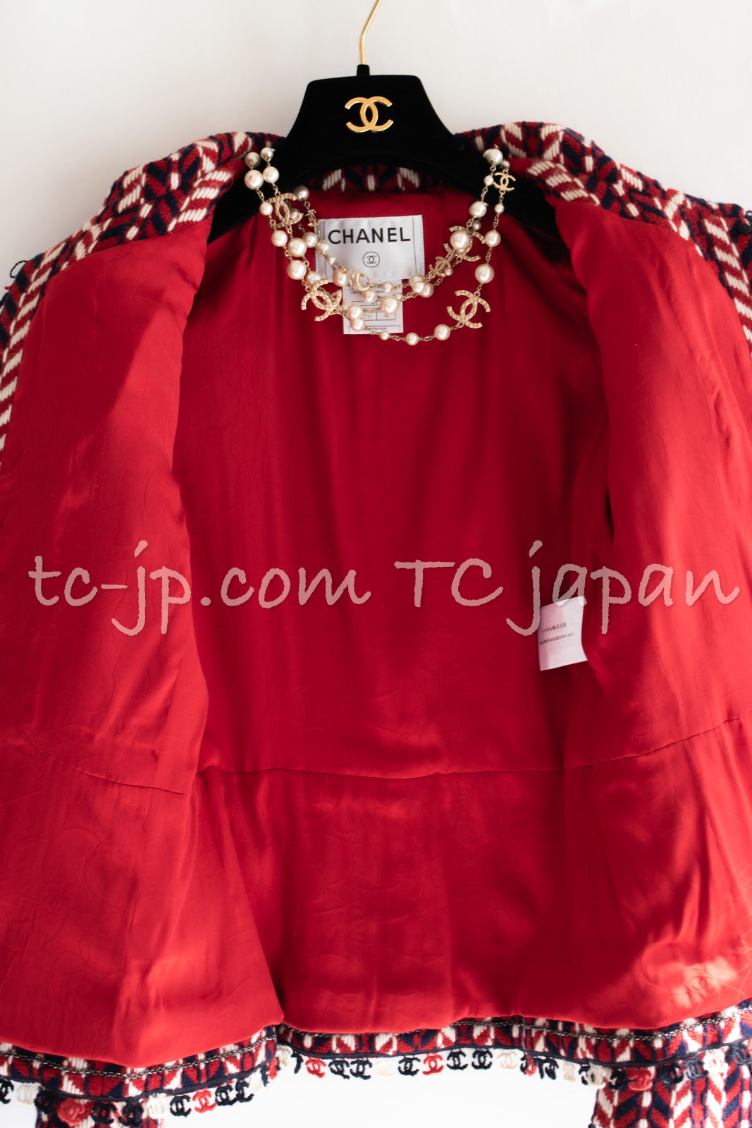 CHANEL 04A Red Navy Tricolore Wool Tweed Many CC Logo Trim Jacket 36 ④ シャネル レッド トリコロール ウール 限定版 コレクティブル ツイード ジャケット CCマーク多数 カメリアブローチ付 即発
