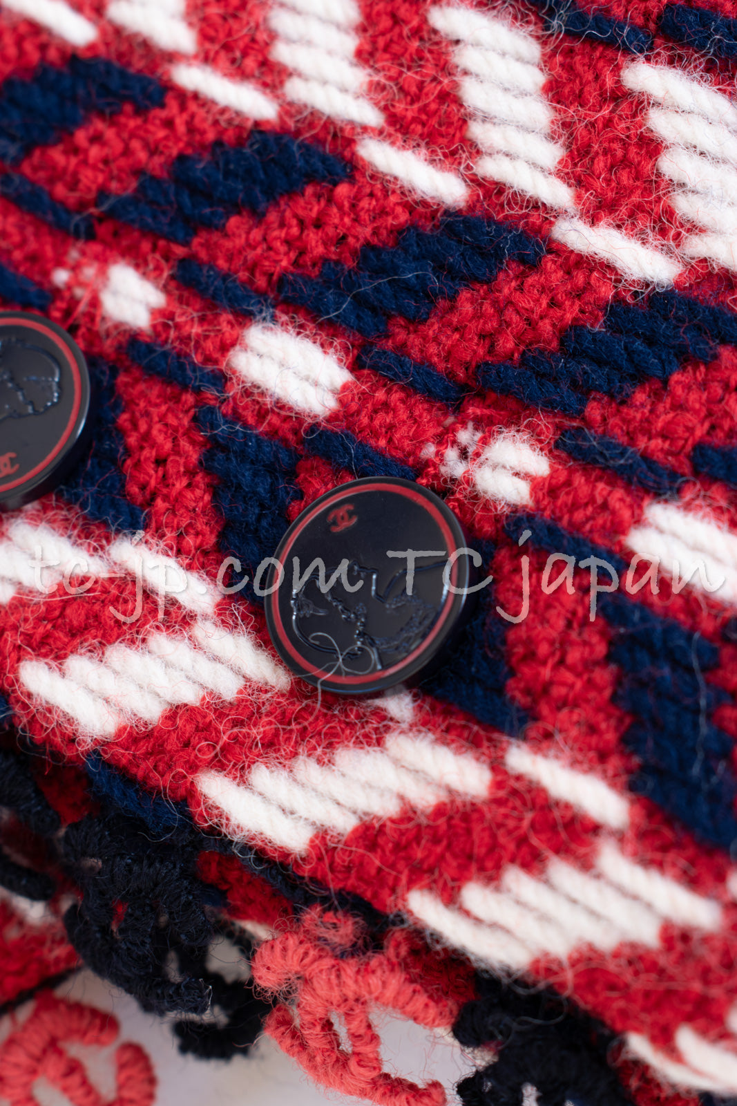 CHANEL 04A Red Navy Tricolore Wool Tweed Many CC Logo Trim Jacket 36 ④ シャネル レッド トリコロール ウール 限定版 コレクティブル ツイード ジャケット CCマーク多数 カメリアブローチ付 即発