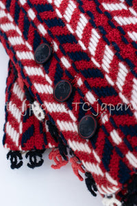 CHANEL 04A Red Navy Tricolore Wool Tweed Many CC Logo Trim Jacket 36 ④ シャネル レッド トリコロール ウール 限定版 コレクティブル ツイード ジャケット CCマーク多数 カメリアブローチ付 即発
