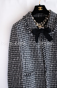 CHANEL 04PF Black Ivory Bow Ribbon Jacket Skirt 36 シャネル ブラック アイボリー リボン ツイード ジャケット スカート 即発