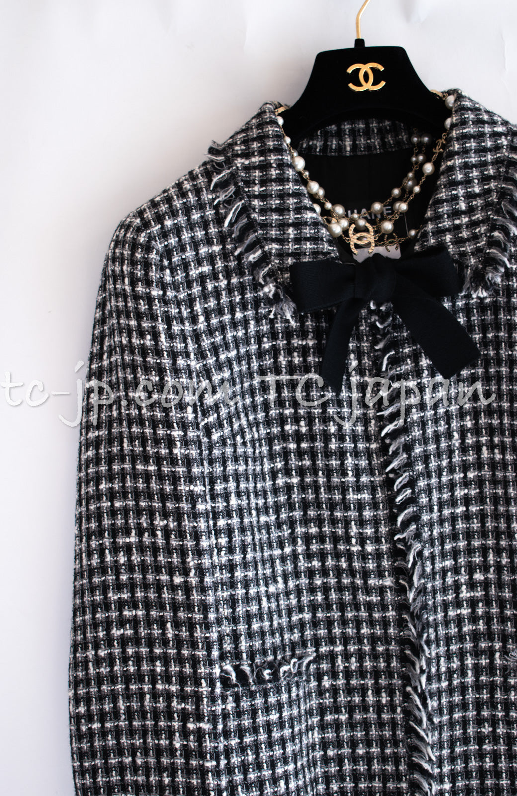 CHANEL 04PF Black Ivory Bow Ribbon Jacket Skirt 36 シャネル ブラック アイボリー リボン ツイード ジャケット スカート 即発