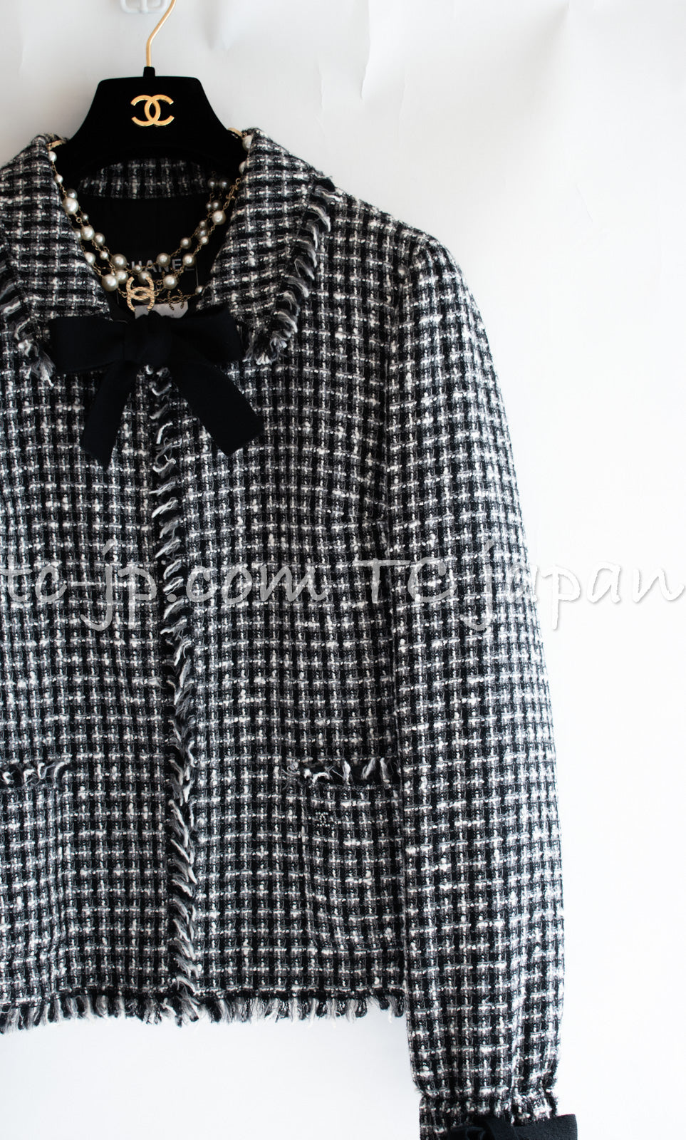 CHANEL 04PF Black Ivory Bow Ribbon Jacket Skirt 36 シャネル ブラック アイボリー リボン ツイード ジャケット スカート 即発