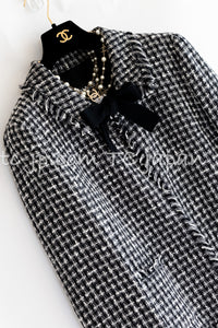 CHANEL 04PF Black Ivory Bow Ribbon Jacket Skirt 36 シャネル ブラック アイボリー リボン ツイード ジャケット スカート 即発