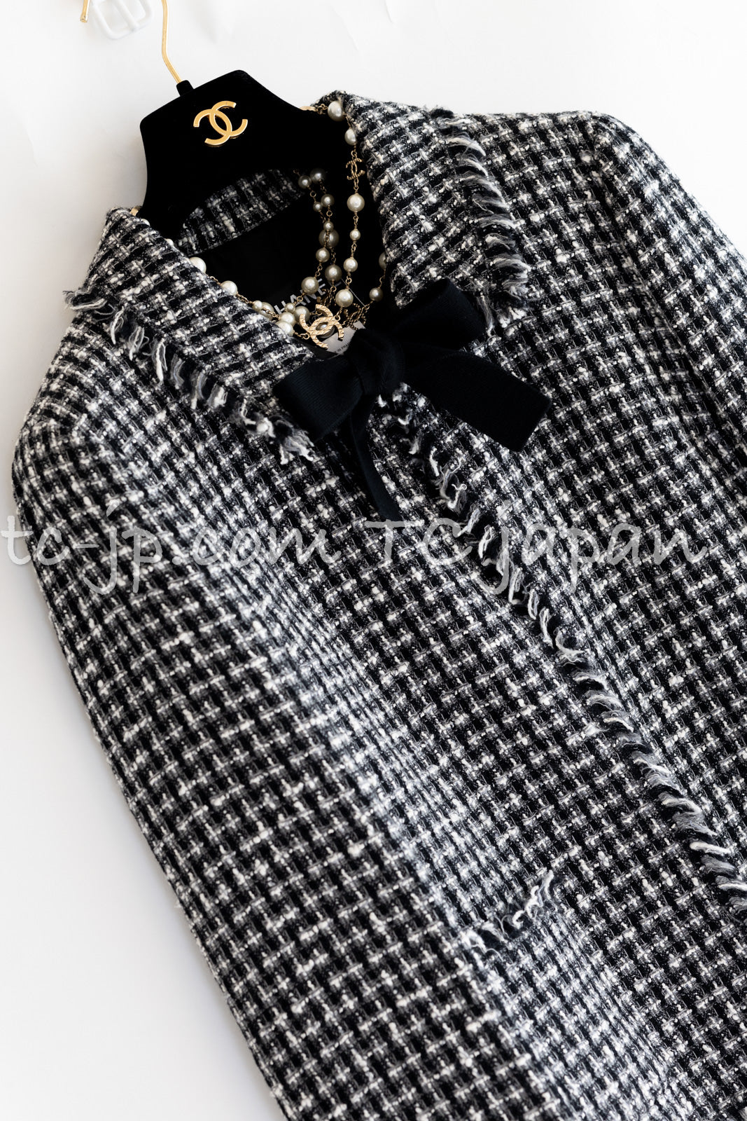 CHANEL 04PF Black Ivory Bow Ribbon Jacket Skirt 36 シャネル ブラック アイボリー リボン ツイード ジャケット スカート 即発