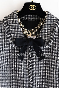 CHANEL 04PF Black Ivory Bow Ribbon Jacket Skirt 36 44 シャネル ブラック アイボリー リボン ツイード ジャケット スカート 即発