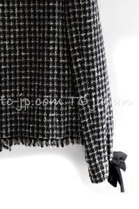 CHANEL 04PF Black Ivory Bow Ribbon Jacket Skirt 36 シャネル ブラック アイボリー リボン ツイード ジャケット スカート 即発