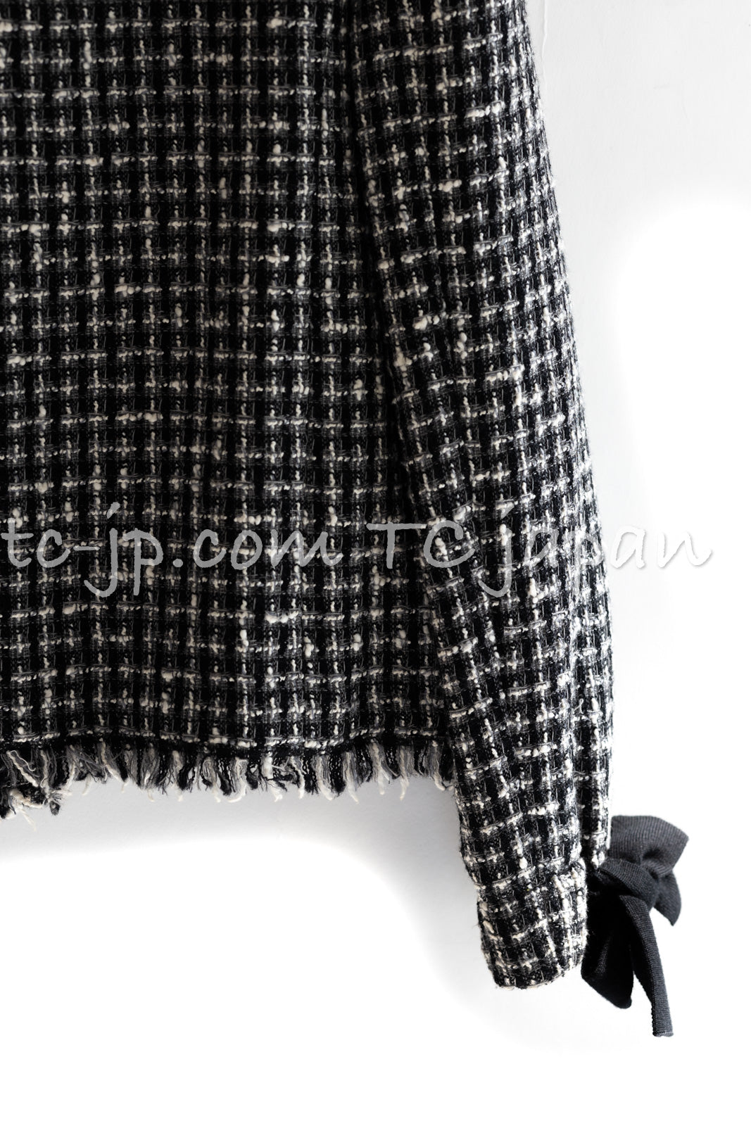 CHANEL 04PF Black Ivory Bow Ribbon Jacket Skirt 36 シャネル ブラック アイボリー リボン ツイード ジャケット スカート 即発