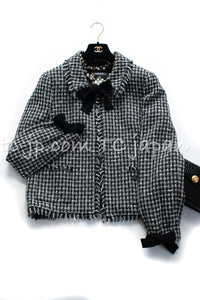 CHANEL 04PF Black Ivory Bow Ribbon Jacket Skirt 36 シャネル ブラック アイボリー リボン ツイード ジャケット スカート 即発