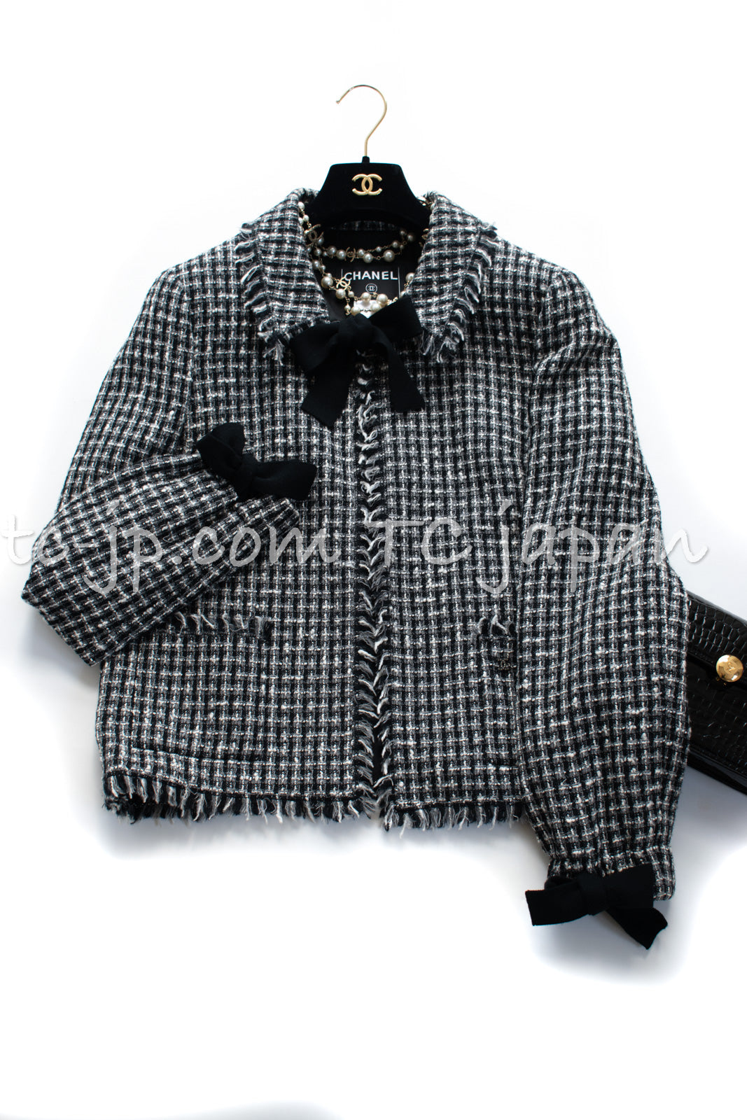 CHANEL 04PF Black Ivory Bow Ribbon Jacket Skirt 36 シャネル ブラック アイボリー リボン ツイード ジャケット スカート 即発