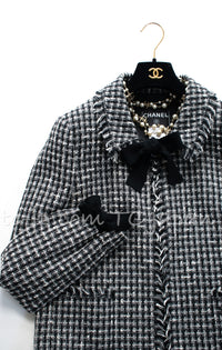 CHANEL 04PF Black Ivory Bow Ribbon Jacket Skirt 36 シャネル ブラック アイボリー リボン ツイード ジャケット スカート 即発