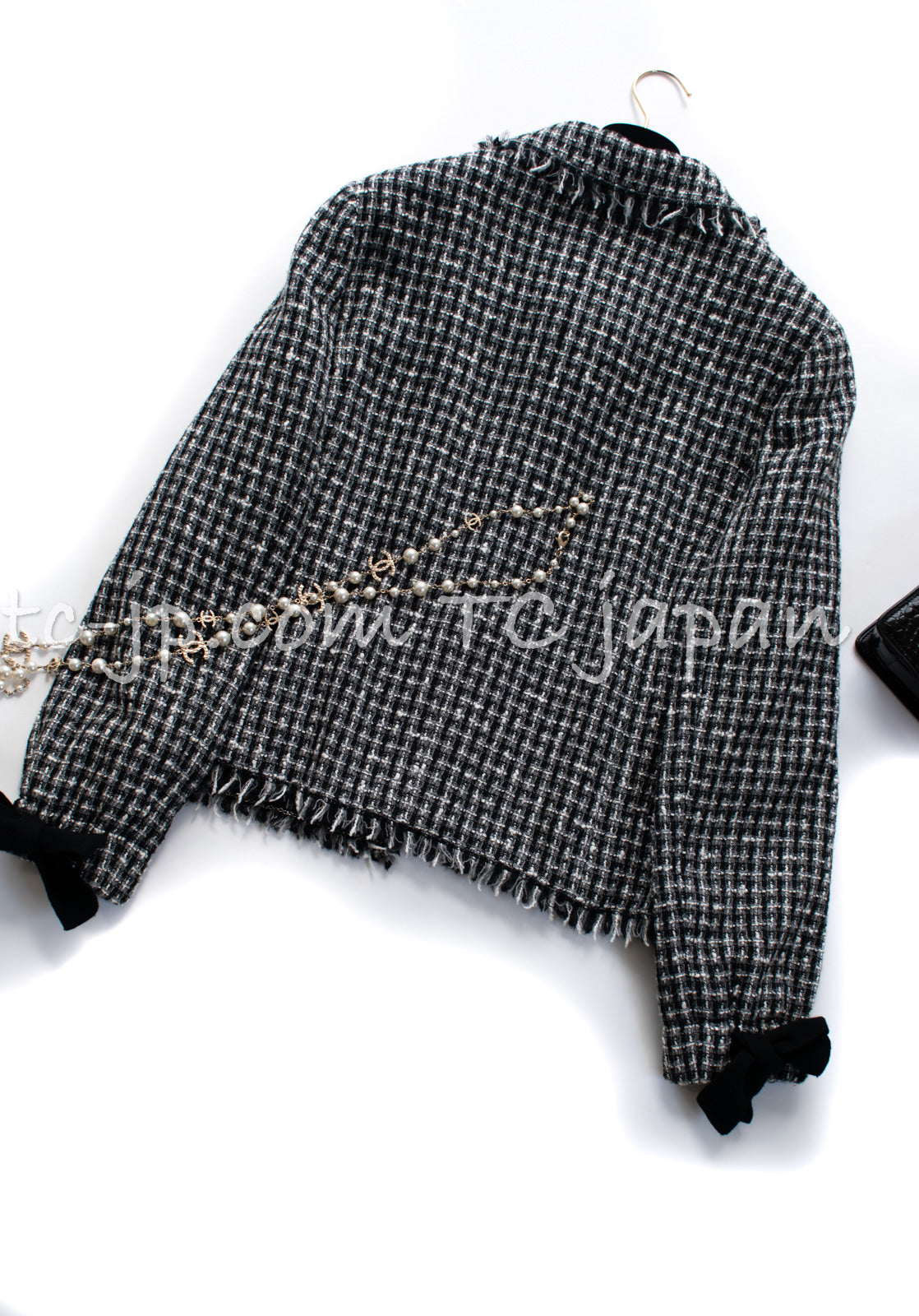 CHANEL 04PF Black Ivory Bow Ribbon Jacket Skirt 36 シャネル ブラック アイボリー リボン ツイード ジャケット スカート 即発