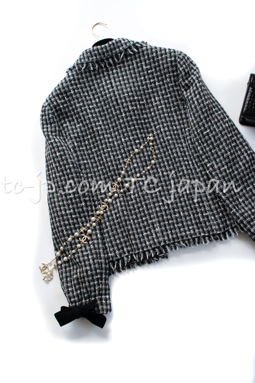 CHANEL 04PF Black Ivory Bow Ribbon Jacket Skirt 36 シャネル ブラック アイボリー リボン ツイード ジャケット スカート 即発