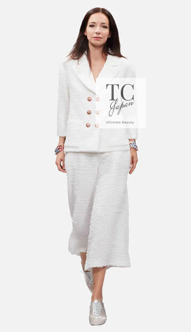 シャネル ジャケット CHANEL ホワイト アイボリー ライオン CC ボタン 