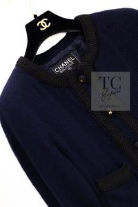 CHANEL 90S Vintage Dark Navy Black Braid Trim CC Ball Buttons Wool Tweed Jacket 36 シャネル ヴィンテージ ダーク ネイビー ブラック ブレードトリム CCロゴ 手毬ボタン ウール ツイード ジャケット 即発
