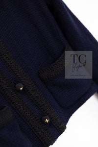 CHANEL 90S Vintage Dark Navy Black Braid Trim CC Ball Buttons Wool Tweed Jacket 36 シャネル ヴィンテージ ダーク ネイビー ブラック ブレードトリム CCロゴ 手毬ボタン ウール ツイード ジャケット 即発