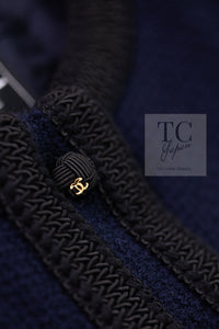 CHANEL 90S Vintage Dark Navy Black Braid Trim CC Ball Buttons Wool Tweed Jacket 36 シャネル ヴィンテージ ダーク ネイビー ブラック ブレードトリム CCロゴ 手毬ボタン ウール ツイード ジャケット 即発
