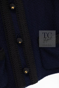 CHANEL 90S Vintage Dark Navy Black Braid Trim CC Ball Buttons Wool Tweed Jacket 36 シャネル ヴィンテージ ダーク ネイビー ブラック ブレードトリム CCロゴ 手毬ボタン ウール ツイード ジャケット 即発