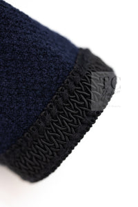 CHANEL 90S Vintage Dark Navy Black Braid Trim CC Ball Buttons Wool Tweed Jacket 36 シャネル ヴィンテージ ダーク ネイビー ブラック ブレードトリム CCロゴ 手毬ボタン ウール ツイード ジャケット 即発