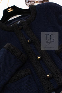 CHANEL 90S Vintage Dark Navy Black Braid Trim CC Ball Buttons Wool Tweed Jacket 36 シャネル ヴィンテージ ダーク ネイビー ブラック ブレードトリム CCロゴ 手毬ボタン ウール ツイード ジャケット 即発