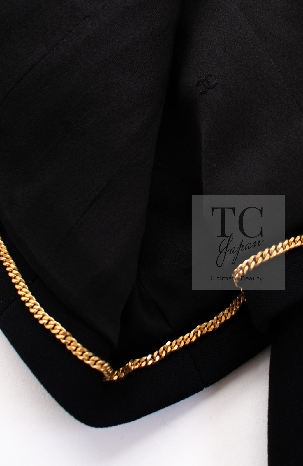 CHANEL 96A Vintage Black Wool 100 Gold CC Logo Buttons Military Jacket Skirt Suit 36 シャネル ヴィンテージ ブラック ウール 100% ゴールド CC ロゴ ボタン ミリタリー ジャケット スカート スーツ 即発