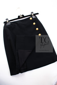 CHANEL 96A Vintage Black Wool 100 Gold CC Logo Buttons Military Jacket Skirt Suit 36 シャネル ヴィンテージ ブラック ウール 100% ゴールド CC ロゴ ボタン ミリタリー ジャケット スカート スーツ 即発