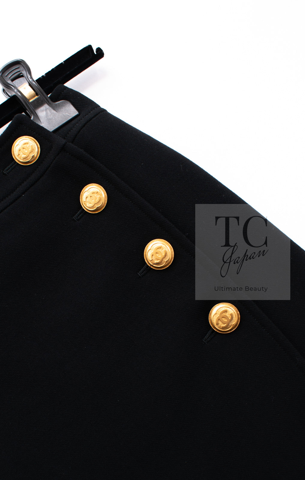 CHANEL 96A Vintage Black Wool 100 Gold CC Logo Buttons Military Jacket Skirt Suit 36 シャネル ヴィンテージ ブラック ウール 100% ゴールド CC ロゴ ボタン ミリタリー ジャケット スカート スーツ 即発