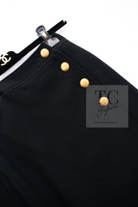 CHANEL 96A Vintage Black Wool 100 Gold CC Logo Buttons Military Jacket Skirt Suit 36 シャネル ヴィンテージ ブラック ウール 100% ゴールド CC ロゴ ボタン ミリタリー ジャケット スカート スーツ 即発