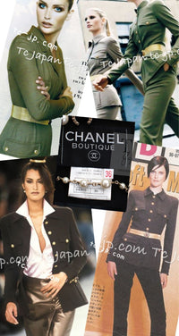 CHANEL 96A Vintage Black Wool 100 Gold CC Logo Buttons Military Jacket Skirt Suit 36 シャネル ヴィンテージ ブラック ウール 100% ゴールド CC ロゴ ボタン ミリタリー ジャケット スカート スーツ 即発