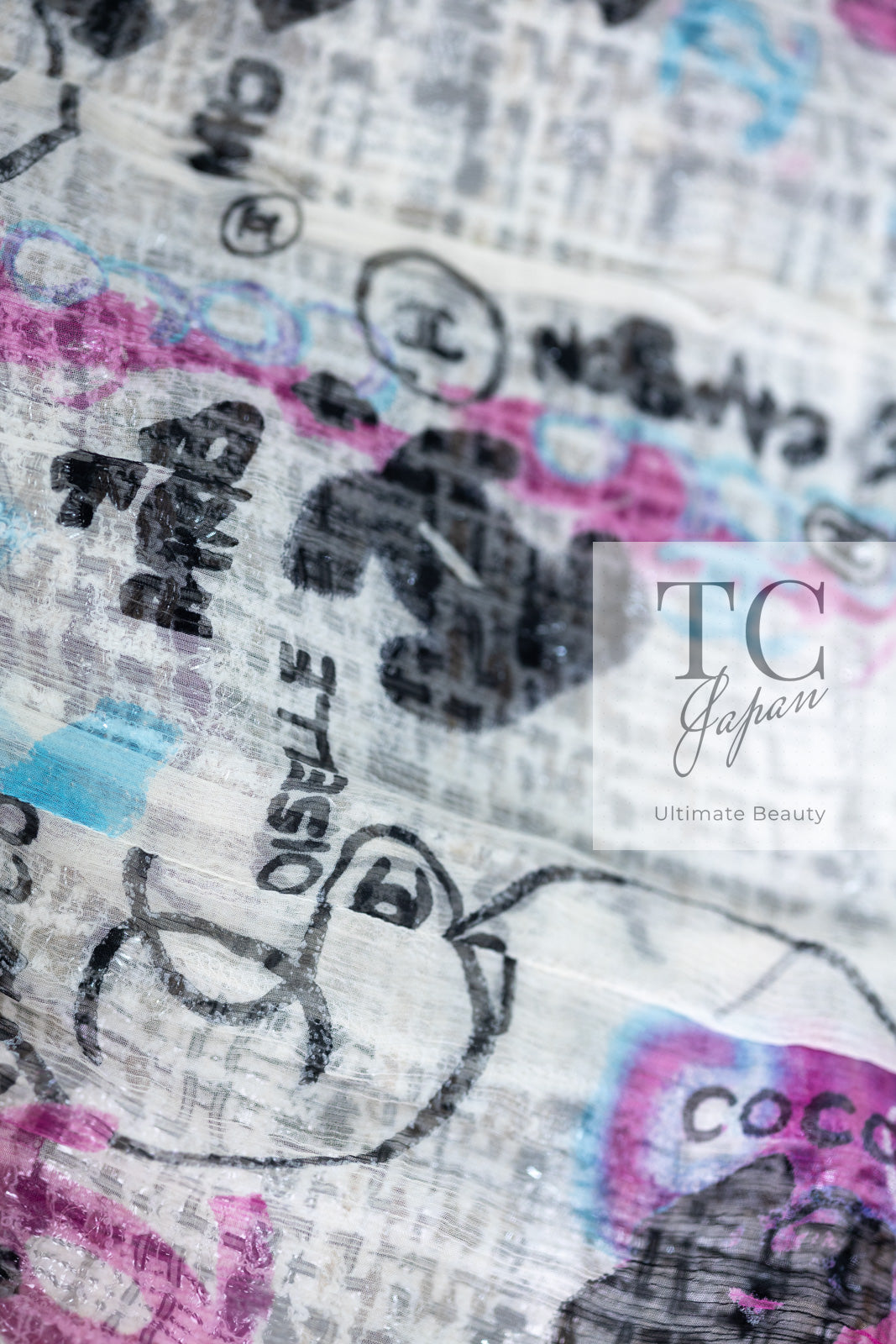 CHANEL 07C White Gray Graffiti CC Logo Tweed Jacket 38 40 42 シャネル ホワイト グレー グラフィティ ロゴ ツイード ジャケット 即発