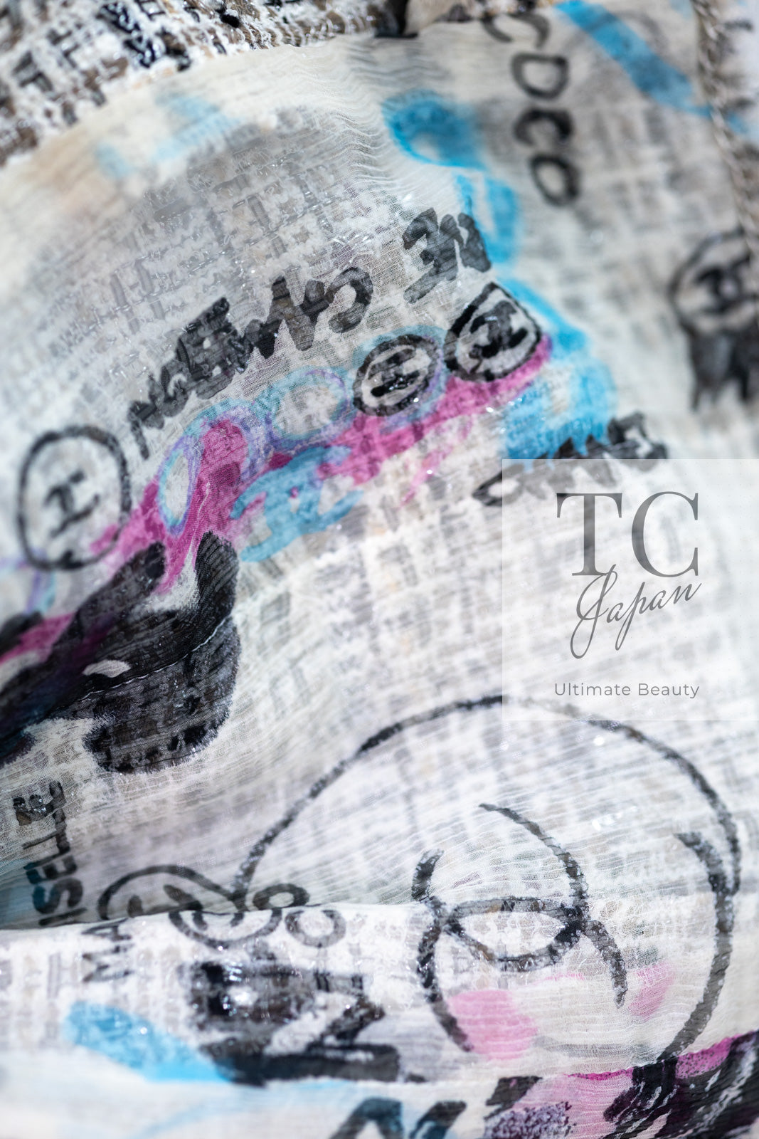 CHANEL 07C White Gray Graffiti CC Logo Tweed Jacket 38 40 42 シャネル ホワイト グレー グラフィティ ロゴ ツイード ジャケット 即発