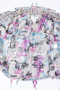 CHANEL 07C White Gray Graffiti CC Logo Tweed Jacket 38 40 42 シャネル ホワイト グレー グラフィティ ロゴ ツイード ジャケット 即発