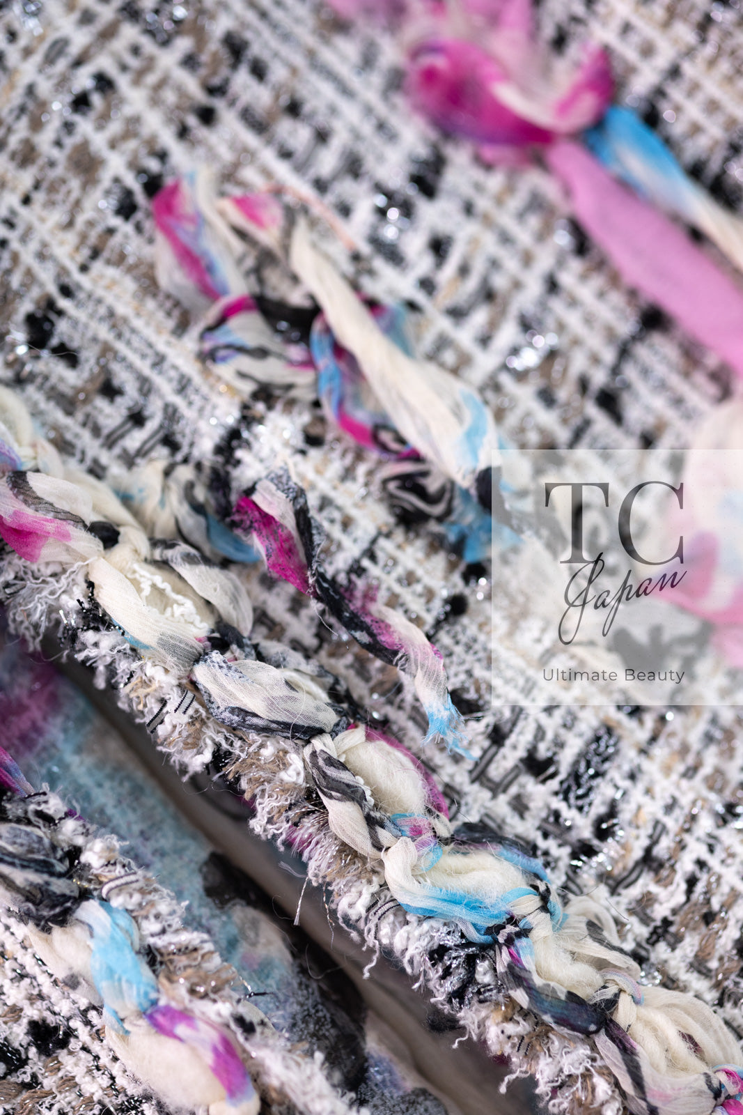 CHANEL 07C White Gray Graffiti CC Logo Tweed Jacket 38 40 42 シャネル ホワイト グレー グラフィティ ロゴ ツイード ジャケット 即発