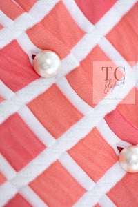 CHANEL 13C Light Pink White Quilted Pearl Button Sweater Tops 34 シャネル ライトピンク ホワイト キルティング パールボタン セーター トップス 即発