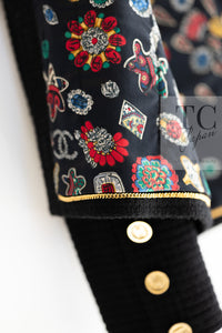 CHANEL 91A Vintage Black Wool Tweed Jacket Skirt Suit Gripoix Accessaries Pattern Silk Lining 36 38 シャネル ヴィンテージ ブラック ウール ツイード 幻のジャケット スカート スーツ グリポア 宝石柄 シルク裏 即発